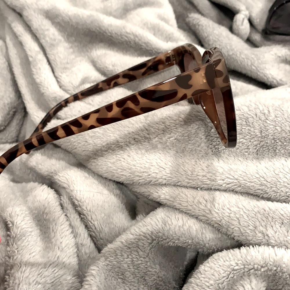 Leopard print sunglasses - Picture 3 of 3